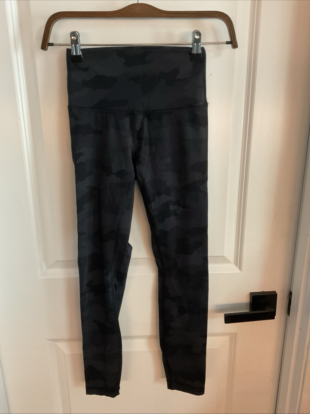 lululemon athletica - Black Camo High-Rise Leggings - Ladies Size 4